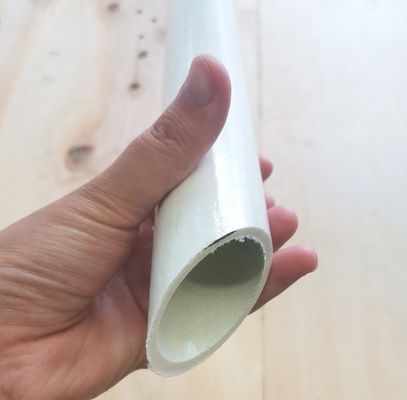 Serviço de corte para fácil instalação de manobras de segurança incluídas no poste de sinalização rodoviária de GFRP