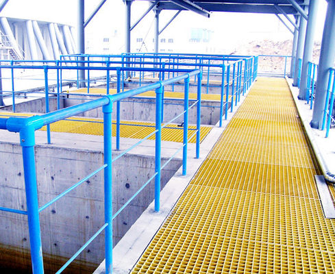 Suporte de longa duração Design industrial GRP Fibra de vidro caminhadeira mangueira com kickplate