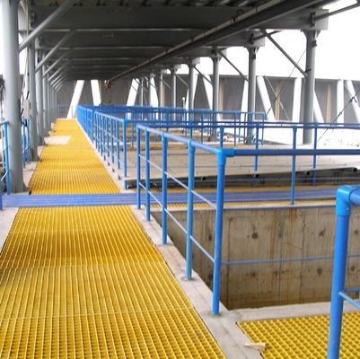 Suporte de longa duração Design industrial GRP Fibra de vidro caminhadeira mangueira com kickplate