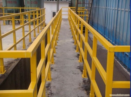 Suporte de longa duração Design industrial GRP Fibra de vidro caminhadeira mangueira com kickplate