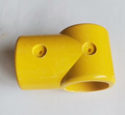 Conector de tubos de ângulo cruzado para o sistema de mangueira