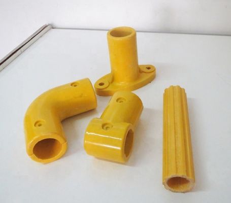 Conector de tubos de ângulo cruzado para o sistema de mangueira