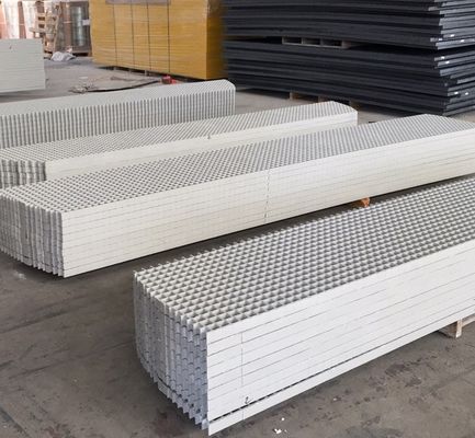 Cortar passeios de grades isoladas processadas 38x38mm Grades de FRP para passeios duráveis