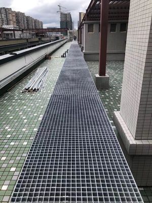 Grades de calçada de molde de FRP com cores personalizadas e superfície de areia antiderrapante