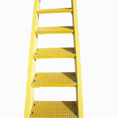 Escala de perfil de FRP antiderrapante com trecho de escada de grade durável