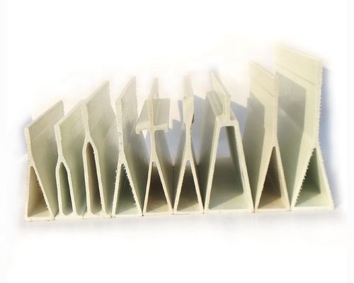 Alta resistência FRP Pultrusion Triangle Form Support Beam Profiles 40mm a 150mm de altura