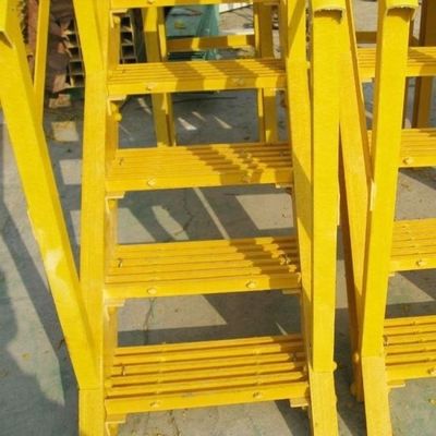 Pistas de escada de FRP com superfície de grelha resistente ao deslizamento para escadas antiderrapagens em zonas de alto tráfego