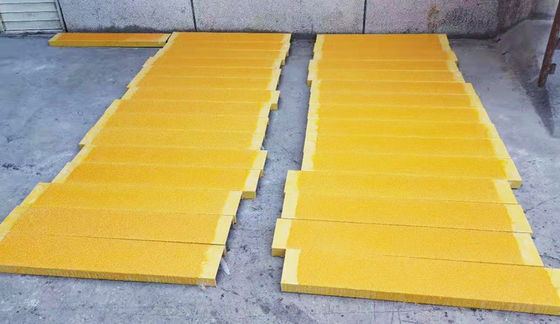Comprimento de 1m a 11,6m Trampolim de escada de fibra de vidro personalizado com FRP resistente ao deslizamento de alta resistência