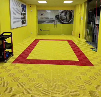 Grelha de piso de lavagem de automóveis de plástico de PP interligada Espessura de 1,8 cm para azulejos de piso de garagem