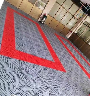 40x40x3.0cm Espessos tapetes de plástico de PP para revestimento de piso de garagem de lavagem de automóveis
