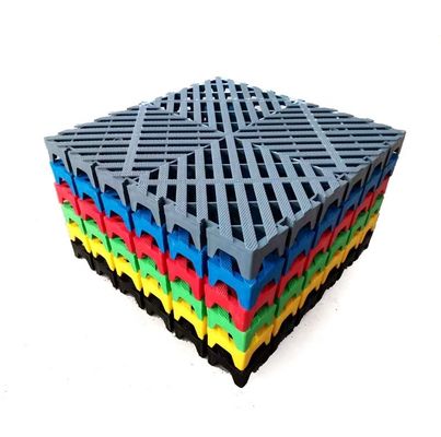 50x50x5.0cm tapetes de piso de garagem de plástico para oficina de lavagem de carros estilo de design industrial