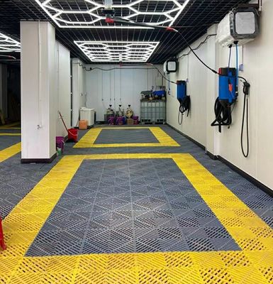 50x50x5.0cm tapetes de piso de garagem de plástico para oficina de lavagem de carros estilo de design industrial