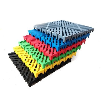 50x50x5.0cm tapetes de piso de garagem de plástico para oficina de lavagem de carros estilo de design industrial