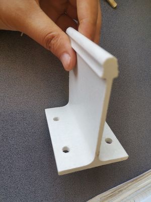 Módulo de isolamento térmico de GFRP FRP liso para isolamento de telhado de costura de pé conforme exigido