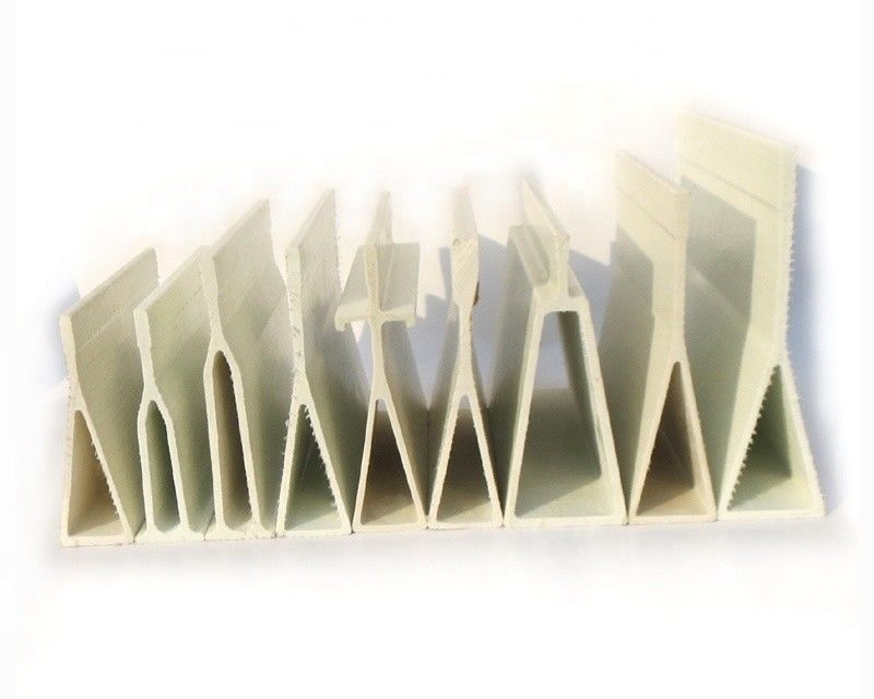 Alta resistência FRP Pultrusion Triangle Form Support Beam Profiles 40mm a 150mm de altura